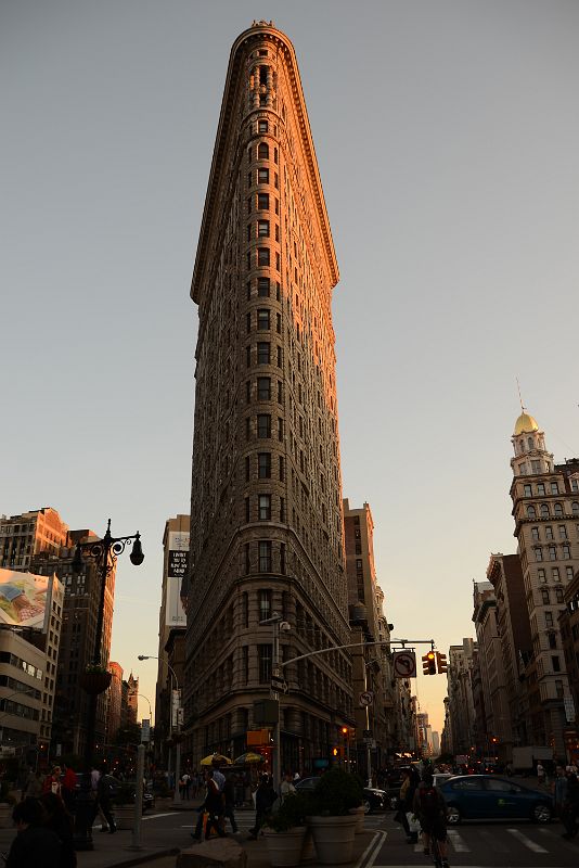 02-11 The Flatiron Building Just Before Sunset New York Madison Square Park